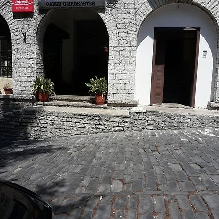 Tina'S Apartment Gjirokastër Exterior foto