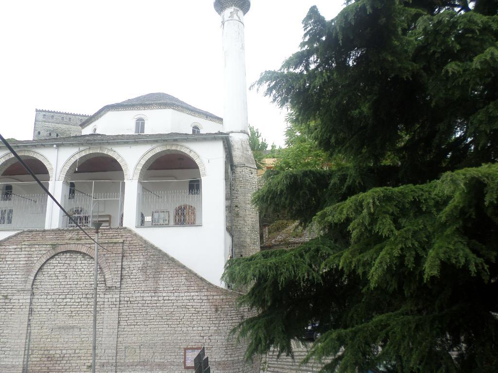 Tina'S Apartment Gjirokastër Exterior foto