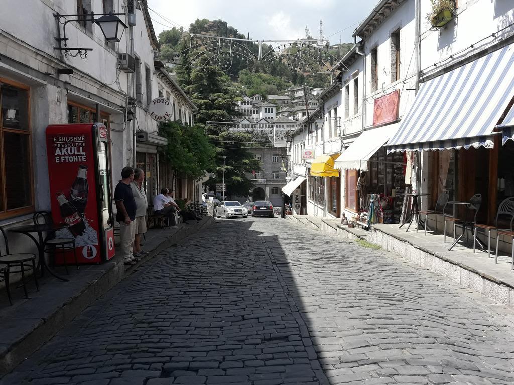 Tina'S Apartment Gjirokastër Exterior foto